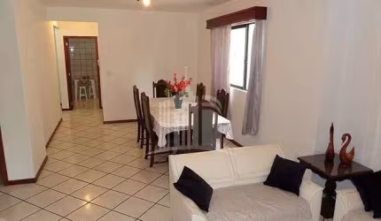 Apartamento com 3 dormitórios sendo 1 suíte e 1 vaga de garagem no Centro de Balneário Camboriú