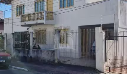 Excelente Investimento em Edificação com 04 Apartamentos e 01 Sala Comercial