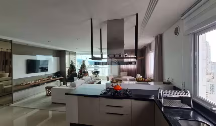 Lindo Apartmento com 03 Suítes e 03  vagas a poucos metros do mar