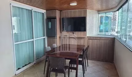 Apaetamento com 03 Dormitórios e Terraço