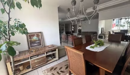 Apartamento com 3 dormitórios sendo 1 suíte e 2 vagas de garagem em Balneário Camboriú