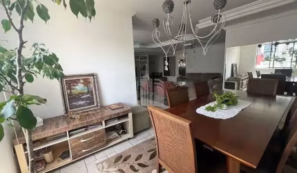 Apartamento com 3 dormitórios sendo 1 suíte e 2 vagas de garagem em Balneário Camboriú