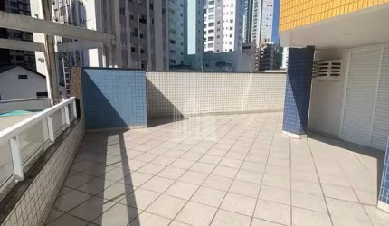 Apartamento Garden quadra mar com 3 quartos e 2 vagas de garagem no Centro de Balneário Camboriú