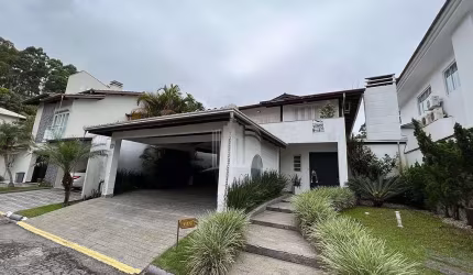 Casa Alto Padrão em Condomínio Fechado próximo a Praia Brava