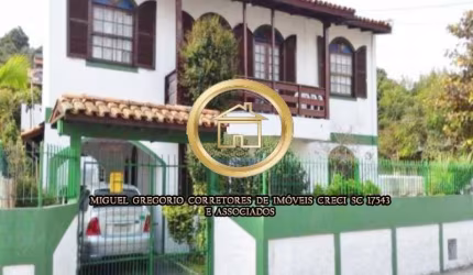 Casa com 11 dormitórios a 250 metros do mar perfeita para moradia ou negócio em pousada