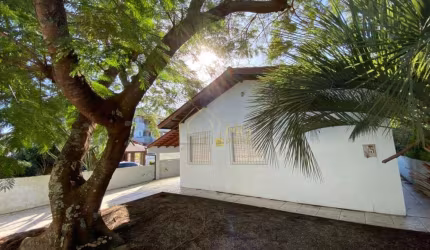 Casa com 4 dormitórios em amplo terreno no norte da ilha de Florianópolis