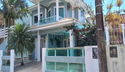 Casa duplex com piscina