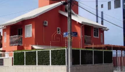 Pousada com 11 apartamentos a venda na Praia de Canasvieiras.