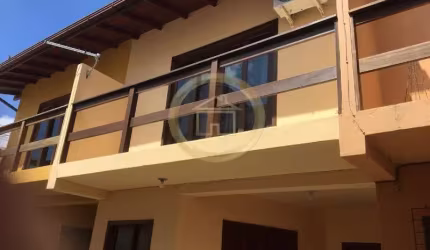 Casa duplex geminada totalmente mobiliada em Condomínio fechado, na praia dos Ingleses, Florianópolis.