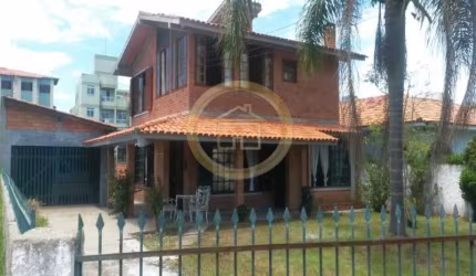 Casa com 05 dormitórios em área nobre a 250 metros da Praia dos Ingleses, Florianópolis, SC