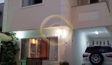 Casa com 04 dormitórios próximo ao Koch supermercado - Florianópolis - SC