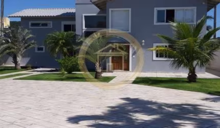 Casa 5 dormitórios, sendo 5 suites, em Condomínio Fechado.