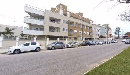 Apartamento 02 dormitórios, suíte, sacada com churrasqueira, vaga de garagem coberta e hobby box, praia dos Ingleses Fpolis SC