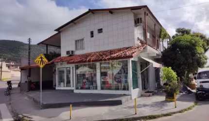 Excelente casa com ponto comercial à venda na Vargem do Bom Jesus