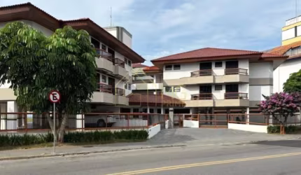 Apartamento com 04 quartos e vista mar em condomínio com acesso direto na praia dos ingleses
