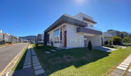 Casa nova e ampla em condomínio nos Ingleses em Florianópolis