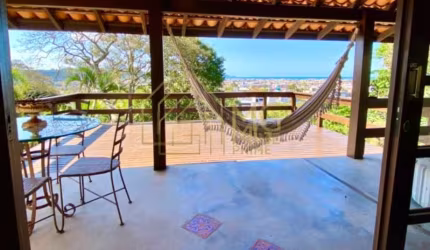 Casa linda com vista panorâmica para cidade, morros e mar