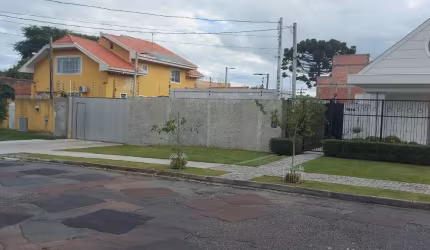 Terreno a venda em ótima localização.