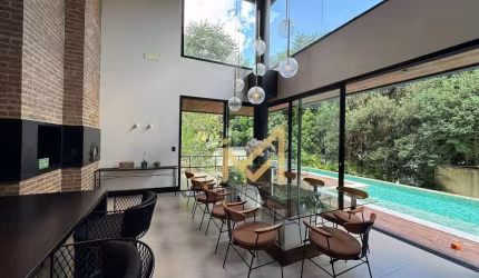 Sobrado em Condomínio com  4 Suítes à venda, 775 m² por R$ 5.950.000 - Centro - Cascavel/PR