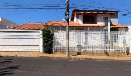 Linda casa com piscina no Jardim Morumbi