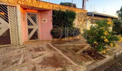 Casa com 3 quartos à venda no Parque Laranjeiras, Araraquara , 222 m2 por R$ 490.000