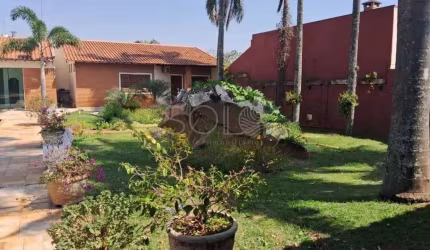 MARAVILHOSA CASA COM PISCINA - VENDA OU LOCAÇÃO