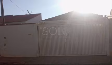 CASA COM 2 SUÍTES E EDÍCULA NOS FUNDOS - PRÓXIMA AO SENAC