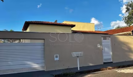 EXCELENTE OPORTUNIDADE - CASA EM REGIAO NOBRE