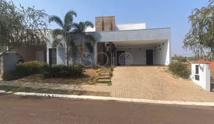 LINDA CASA ACACIAS