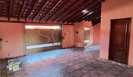 Oportunidade. Excelente casa a venda no Jardim Gardênias, com 3 quartos, área externa com churrasqueira