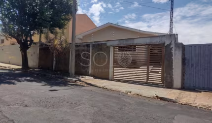 Casa com piscina na Vila José Bonifácio