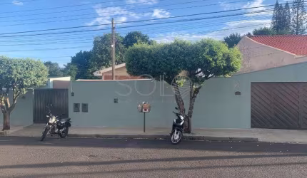 Casa Espaçosa + 2 Edículas | Oportunidade para Morar e Investir!