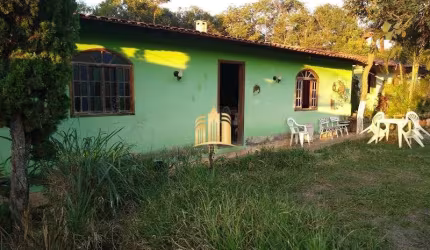 Casa à Venda em Esmeraldas-MG, Bairro Fernão Dias! 3 quartos, 1 suíte, 1 sala, 3 banheiros, 3 vagas de garagem, 250m².