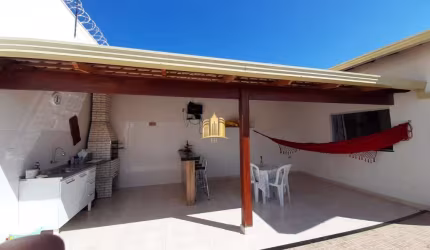 Imperdível oportunidade de adquirir sua casa em Esmeraldas-MG, no bairro São Pedro: 3 quartos, 1 sala, 1 banheiro, garagem!