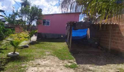 Casa à venda em Esmeraldas-MG, no bairro Dumaville: 2 quartos, 1 sala, 1 banheiro, 1 vaga de garagem, 70m².