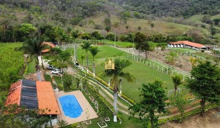 Fazenda Excepcional em Caracóis, Esmeraldas - Oportunidade Única na LMG-808! 293.000m², 8 Quartos, 1 Suíte, 3 Salas - Visite Já!