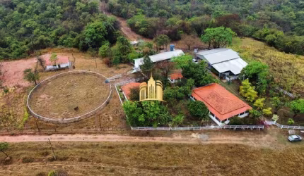 Fazenda à venda na cidade de Esmeraldas-MG: 3 quartos, 1 suíte, 2 salas, 3 banheiros, 10 vagas de garagem, área de 800.000,00m²!