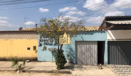 Casa à venda em Esmeraldas-MG: 2 quartos, 1 sala, 1 banheiro, 1 vaga - Bairro Dumaville - 60m² de área!