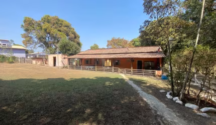 OPORTUNIDADE! Sitio comercial de 4 quartos com piscina, churrasqueira e muito mais em Esmeraldas-MG, Melo Viana! Venha conferir!
