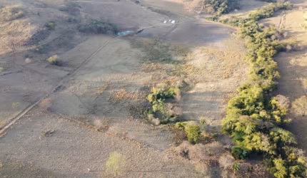 Fazenda Comercial de Alto Potencial no Centro de Paraopeba-MG: 1 Quarto, 1 Sala, 1 Banheiro, 500.000 m² de Área
