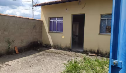 Casa para venda em Esmeraldas-MG, bairro Dumaville: 2 quartos, 1 sala, 1 banheiro, 49,00 m² de área.