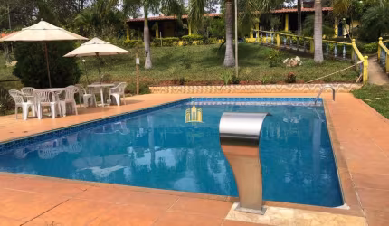 Luxuoso Sítio à Venda no Encontro das Águas - Esmeraldas-MG: 10 quartos, 8 suítes, área gourmet, piscina e muito mais! Venha conhecer!