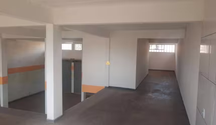 Loja comercial com 5 salas, 2 banheiros, 2 vagas na cidade de Esmeraldas-MG, bairro Recanto Verde - 170m².
