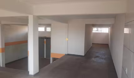 Loja comercial com 5 salas, 2 banheiros, 2 vagas na cidade de Esmeraldas-MG, bairro Recanto Verde - 170m².