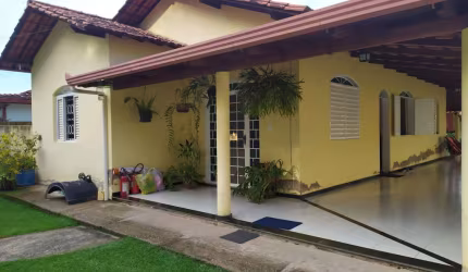Imperdível: Casa à venda em Esmeraldas-MG, no bairro Fernão Dias - 3 quartos, 1 banheiro, 5 vagas de garagem - 120,00 m².