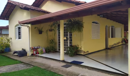 Imperdível: Casa à venda em Esmeraldas-MG, no bairro Fernão Dias - 3 quartos, 1 banheiro, 5 vagas de garagem - 120,00 m².