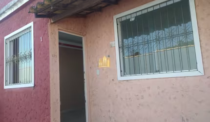 Casa à venda em Esmeraldas-MG, Dumaville: 2 quartos, 1 sala, 1 banheiro, 2 vagas de garagem, 60m². Aproveite!
