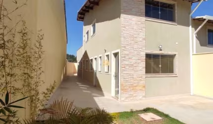 Oportunidade Imperdível: Casa à venda em Esmeraldas-MG, Bairro São Pedro, com 3 quartos, 1 suíte e 4 vagas de garagem!