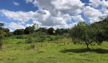 Terreno Comercial à Venda em Esmeraldas-MG - Oportunidade! 12 Quartos, 4 Suítes, 4 Salas, 9 Banheiros, 10 Vagas de Garagem - 49.731,42 m². Venha Conferir!