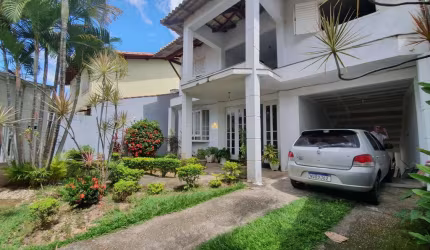Casa de Luxo no Centro de Esmeraldas-MG: 5 Quartos, 1 Suíte, 3 Salas, 3 Banheiros, 4 Vagas de Garagem - Oportunidade!